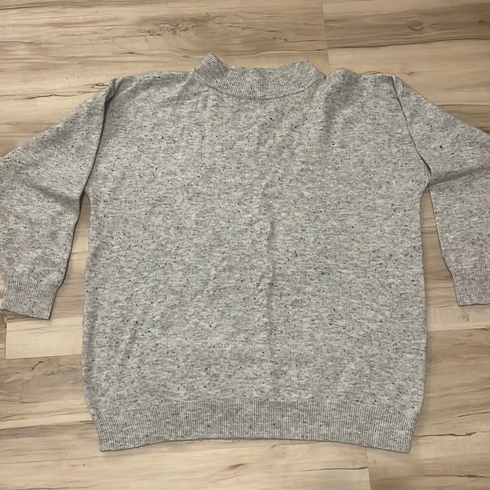 Women’s Gray crewneck